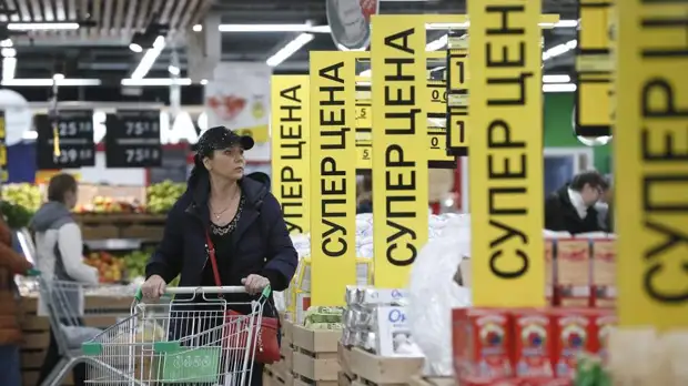 Проедаем нажитое: потребительский спрос в России рухнул на 10%