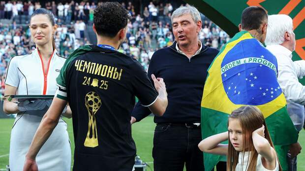 Галицкий жестко наехал на футболистов за эту привычку. «Дурацкая мода!»