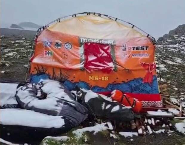 Фёдор Конюхов сообщил о прибытии яхты к его одиночному лагерю в Антарктиде