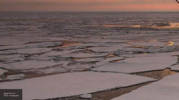 Около 300 рыбаков отрезаны от берега из-за отколовшейся льдины на Сахалине
