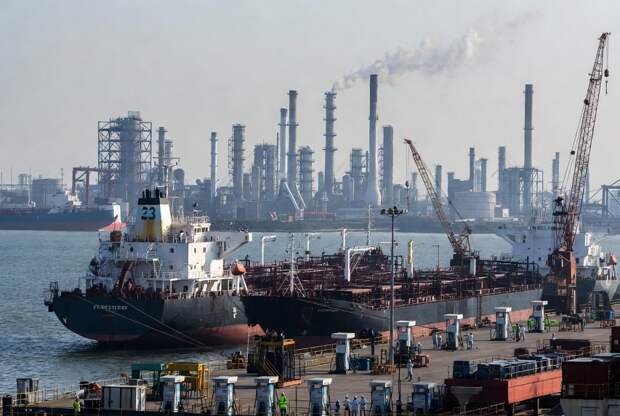 Китай призвал НПЗ остановить экспорт топлива из-за конфликта на Ближнем Востоке