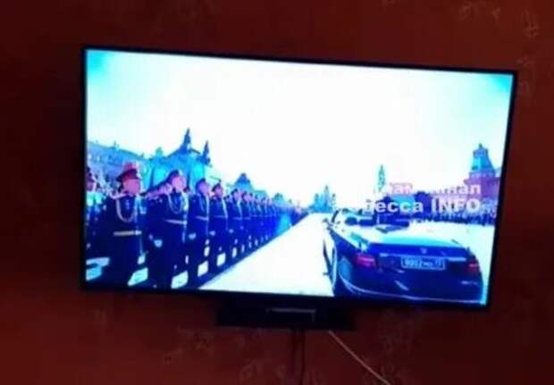В Одессу прорвался Парад Победы. Оттуда пишут: "Братья, спасите то, что еще живо"