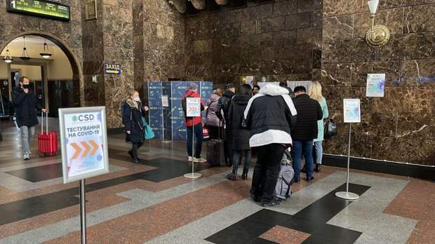 Укрзализныця открыла пункты тестирования и вакцинации на крупнейших вокзалах