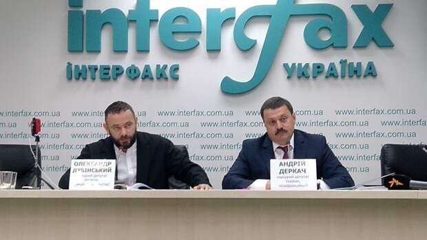Порошенко обвинили в контрабанде 42 картин из украинских музеев