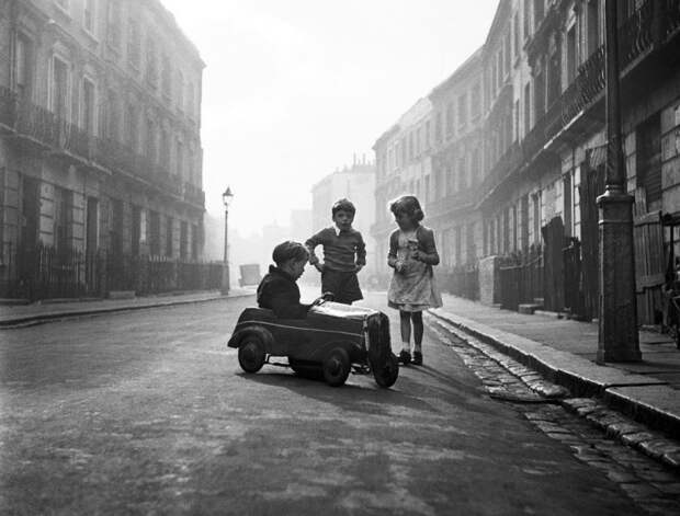 Трио в сумерках. Лондон, 1956 год.