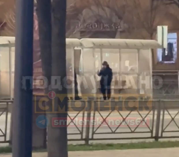 Подростков, которые повредили остановку на улице Николаева, нашли правоохранители