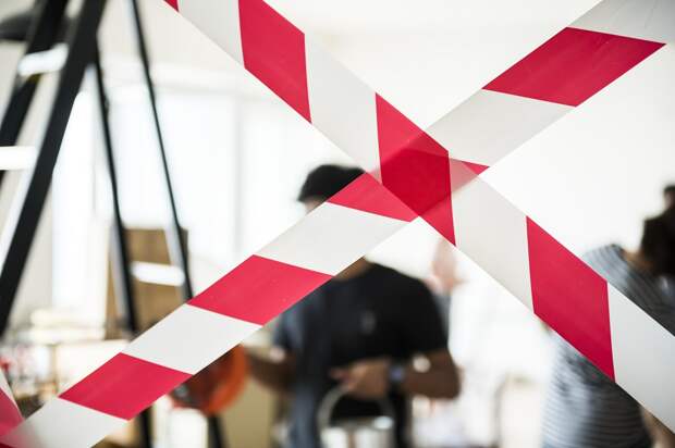 В Рязани в многоквартирном доме обрушился потолок после ремонта крыши