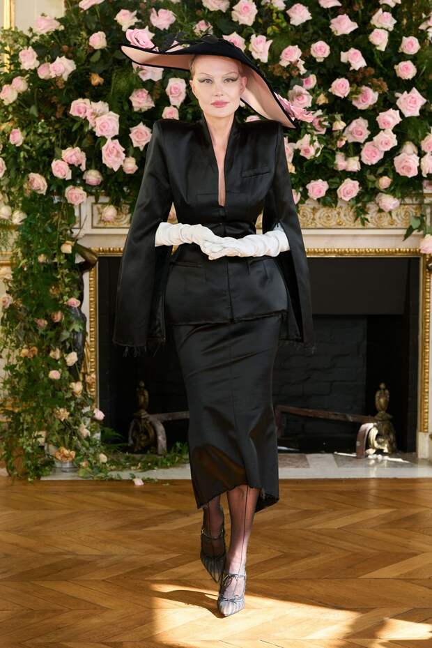 Неделя моды в Париже: Рената Литвинова, Шарлиз Терон и Дженна Ортега Неделя моды в Париже: Рената Литвинова, Шарлиз Терон и Дженна Ортега