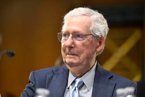 83-летнего сенатора Макконнелла госпитализировали из-за симптомов гриппа