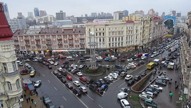 Площадь Льва Толстого в Киеве, Украина. Архивное фото Площадь Льва Толстого в Киеве, Украина. Архивное фото