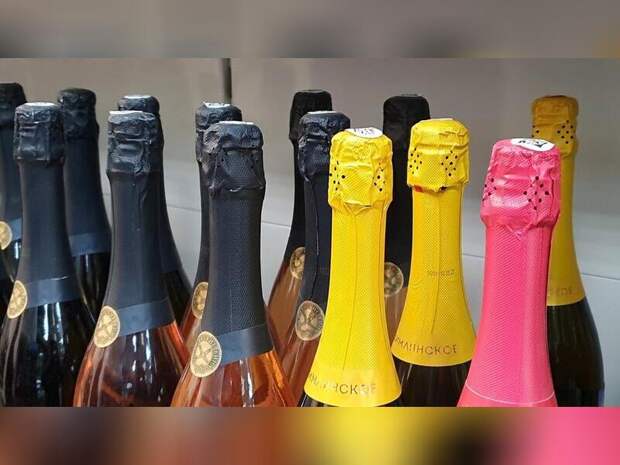 Двое иностранцев провезли нелегальный алкоголь — дело направлено в суд