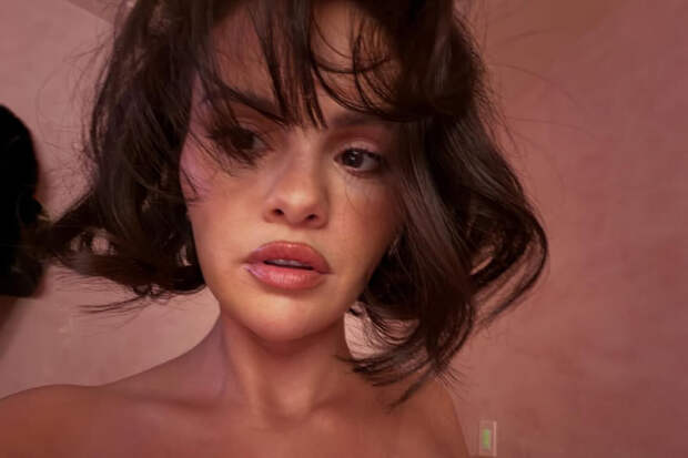 В сети восхитились внешним видом Селены Гомес на фото топлес