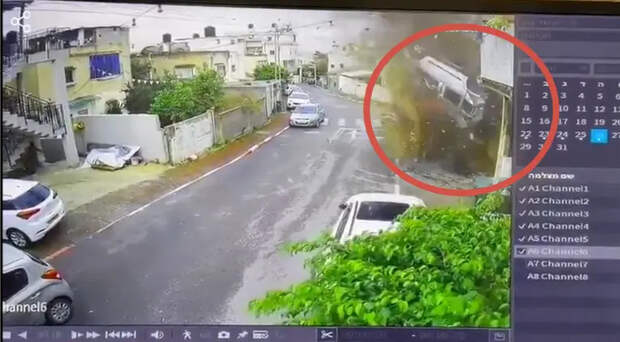 Есть видео двойного сальто автомобиля от удара иранской ракеты в Израиле