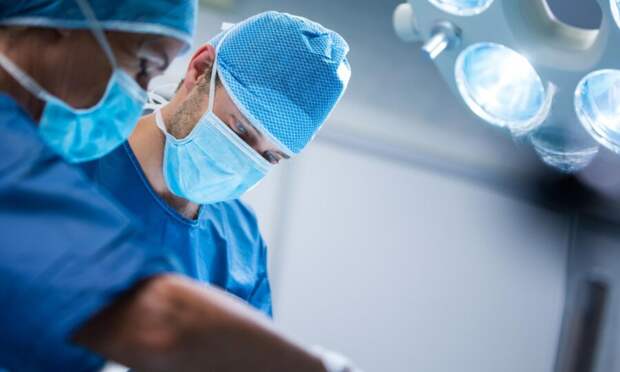 Ангиохирурги Котласа впервые провели операцию по стентированию сонных артерий