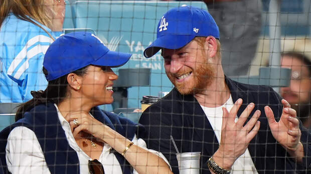 Меган Маркл и принц Гарри продают ужины в своей компании за шестизначную сумму