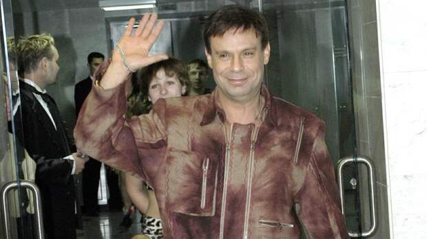 Ефим Шифрин впервые ответил на слухи о романе с 25-летней студенткой: «Очень нравится, как Кристина ходит»