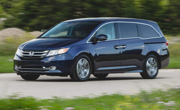 Honda Odyssey: скромный салон и комфортная езда.