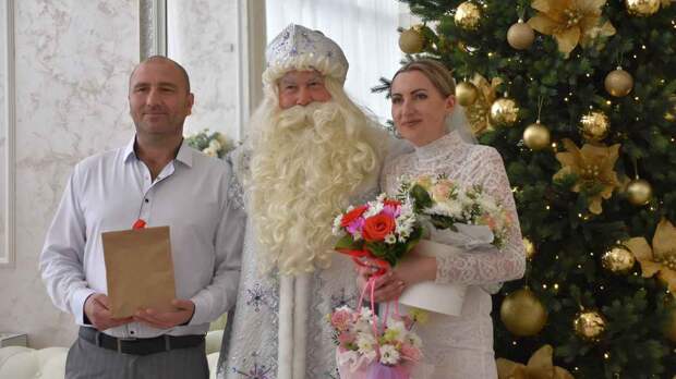 Новогодние церемонии бракосочетания и чествования юбиляров супружеской жизни состоялись в Рязани 31 декабря