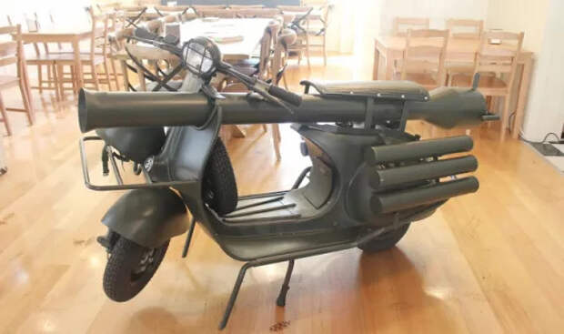Раритетный боевой мотороллер Vespa TAP с настоящей базукой отправляется на аукцион