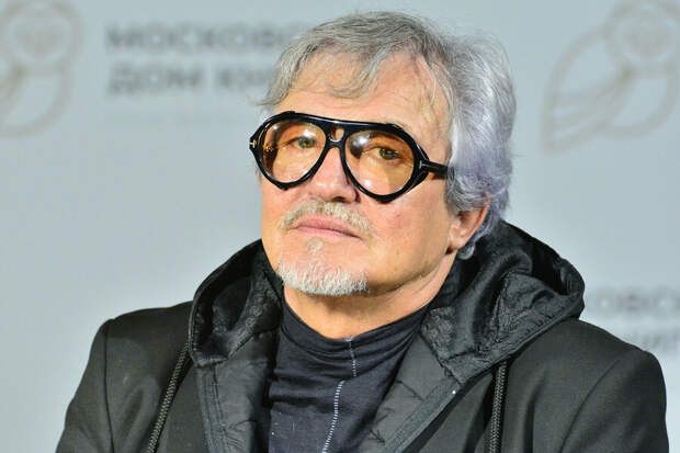 Телеведущий Дибров вышел в свет с нутрициологом Гусевой после развода