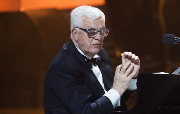 Композитора Раймонда Паулса госпитализировали