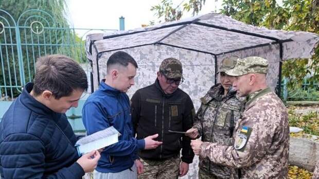 "Украина обязательно взорвется". Эксперты о ситуации на Украине, в России и в Европе