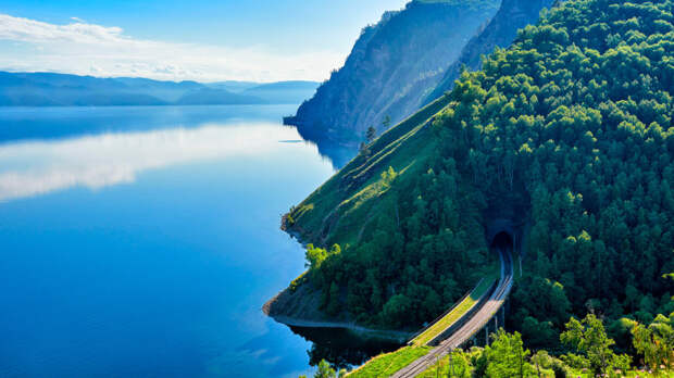 Вдоль Байкала по железной дороге – один их самых красивых маршрутов в мире!