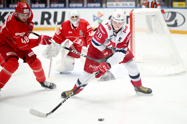 "Локомотив" одолел "Спартак" в четвертом матче 1/8 финала КХЛ