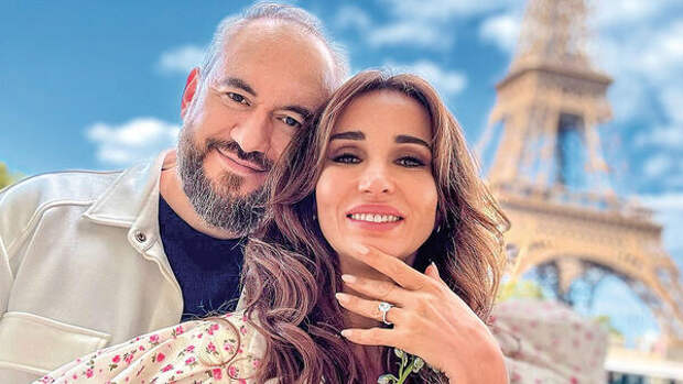 Жених Чеховой дал редкий комментарий об отношениях с ее сыном