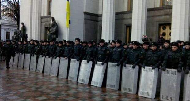 Массовые акции протеста вспыхнули в Киеве Массовые акции протеста вспыхнули в Киеве