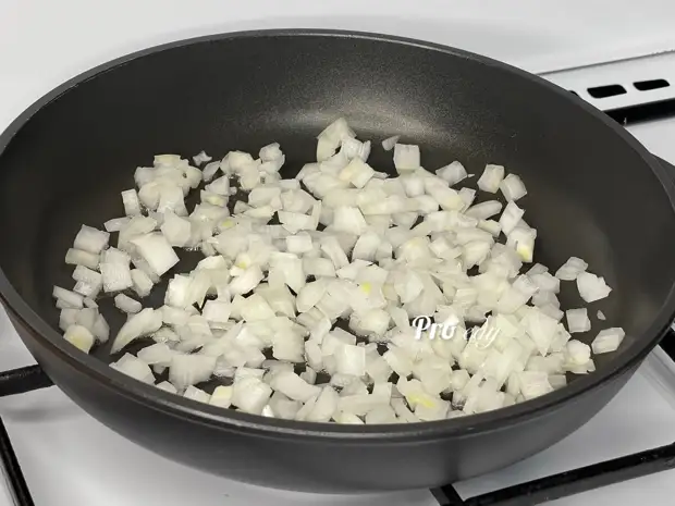 Люблю простые, понятные рецепты, из доступных продуктов. Часто их готовлю на обед либо ужин. Один из таких рецептов давно полюбился моей семье. Сегодня приготовлю блюдо немецкой кухни —шнельклопс.-4-2