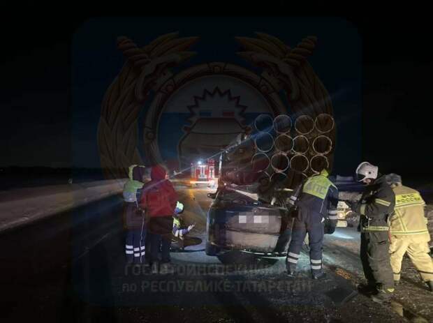 Татарстанда җиңел автомобиль зур тизлектә фурага килеп бәрелгән, йөртүчесе һәлак булган