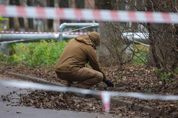 Эксперт: бесхозный предмет на улице можно снять на камеру и затем позвонить в 112