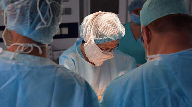 Приморские врачи удалили опухоль весом почти 1,5 килограмма у девушки