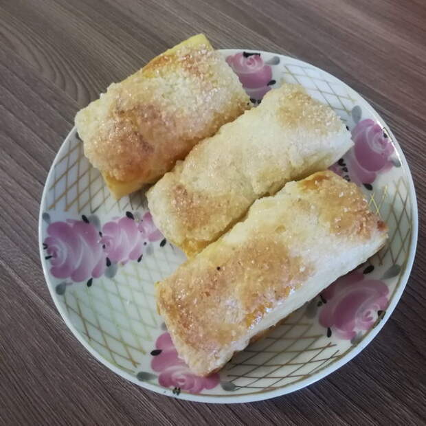 Язычки из слоеного теста – вкусная выпечка на скорую руку
