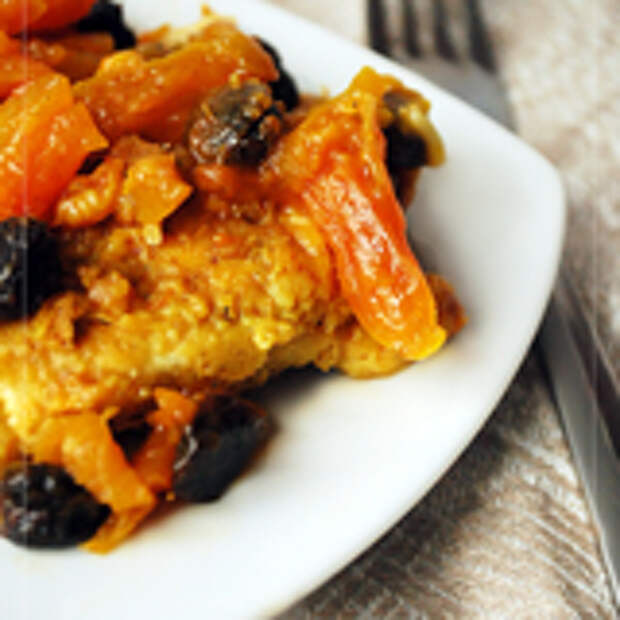Куриные грудки с курагой и изюмом