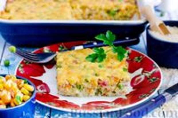 Фото к рецепту: Рисовая запеканка с грудинкой и овощами