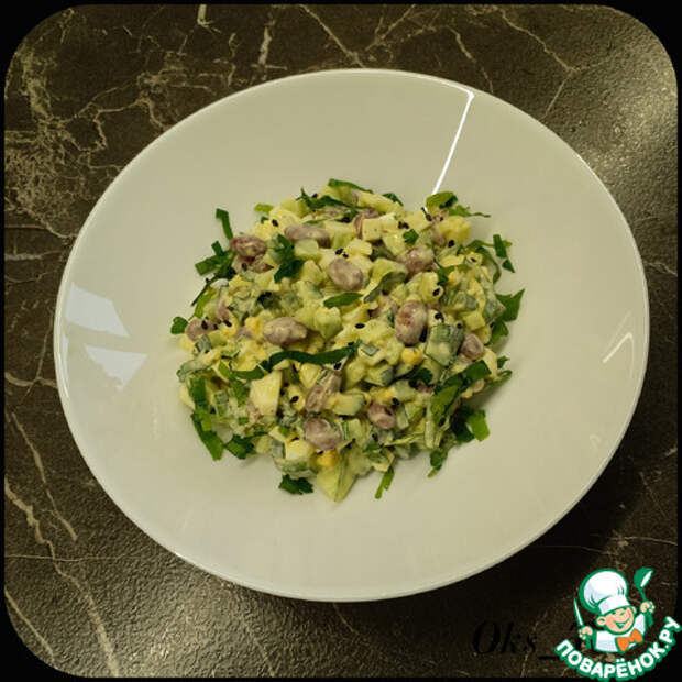 Салат с фасолью, огурцами и яйцами
