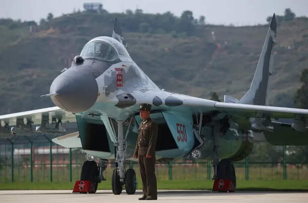 Российский ТГ-канал: КНДР строит ангары для самолётов на своих авиабазах на случай начала военных действий