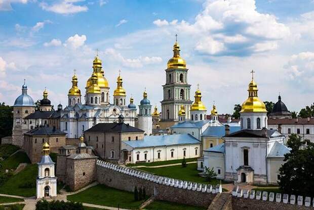 Монахов УПЦ выселяют из Киевско-Печерской Лавры