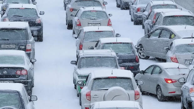 Предсказуемо и плавно. Главные правила безопасного маневрирования и перестроения на дороге