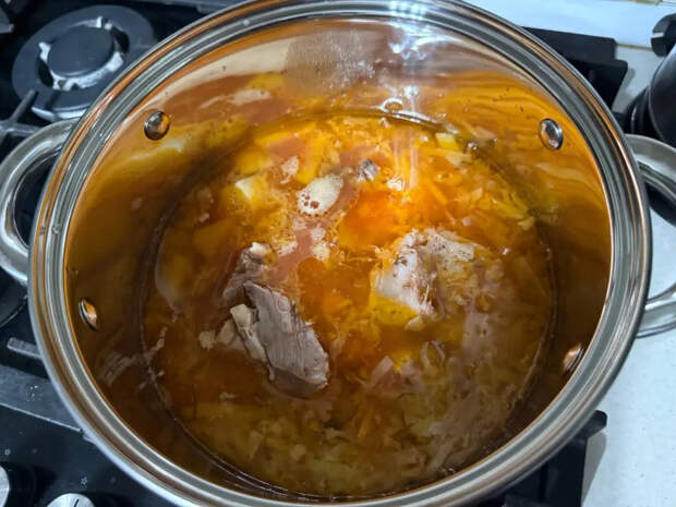 Сварила борщ по рецепту 1952 года и обалдела: почему мы 70 лет готовили обычный суп со свеклой?