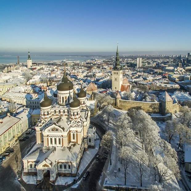 Вполне российские зимние пейзажи Таллина.