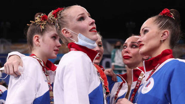 Российские гимнастки проиграли в&nbsp;финале Олимпиады и&nbsp;завоевали серебро в&nbsp;художественной гимнастике.