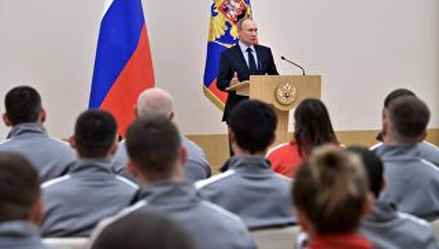 Президент РФ Владимир Путин выступает во время встречи с российскими спортсменами – участниками XXIII Олимпийских зимних игр 2018 года в Пхенчхане. 31 января 2018