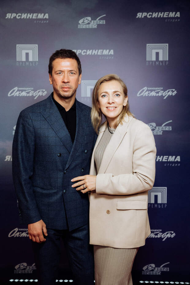 Елена Захарова, Нонна Гришаева и Андрей Мерзликин на премьере фильма «Небесная команда» Елена Захарова, Нонна Гришаева и Андрей Мерзликин на премьере фильма «Небесная команда»
