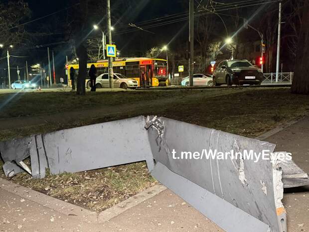 Последствия падения осколков сбитого БПЛА АН-196 «Лютый» в Калининском районе