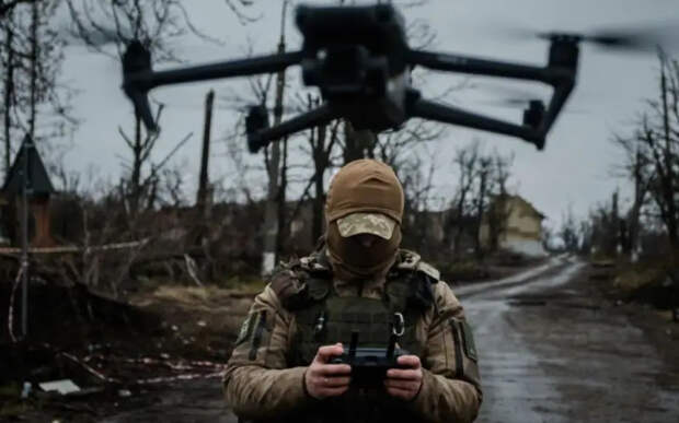 Украинский пропагандист: Некомпетентные командиры используют операторов дронов в качестве пехоты при атаках