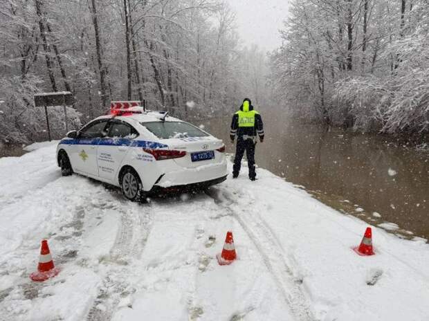 Тревога по рекам Кубани! У Апшеронска - разлив, движение перекрыто