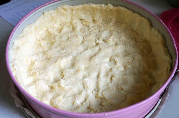 Пирог из творожно-масляного теста со сливами – очень вкусный!